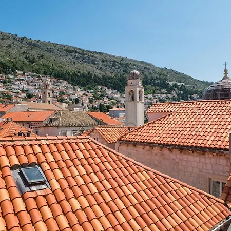 The Lionheart Close To Old Town דירה