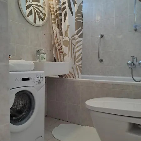 The Lionheart Close To Old Town *