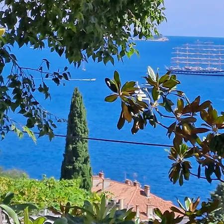 The Lionheart Close To Old Town *