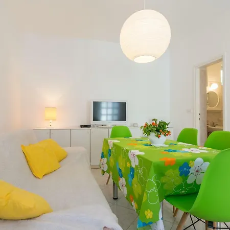 The Lionheart Close To Old Town *